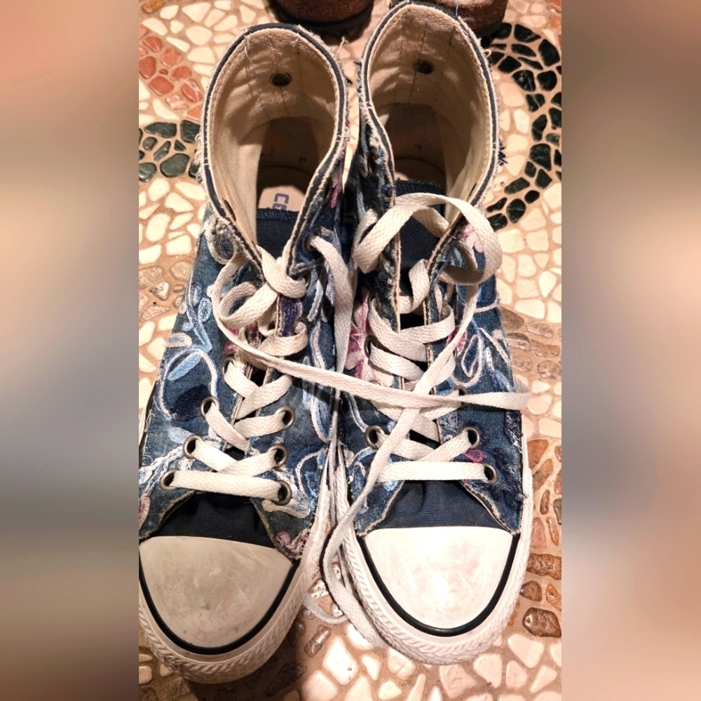 Limited Edition Chuck Taylor All Star High Vintage Denim Flowers Sneaker - Picture 12 of 12